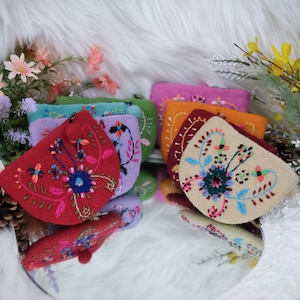 Vilt geborduurde portemonnee, handgemaakte vilten portemonnee, cadeau voor moeder, vilten bedel, kerstcadeau, UniqueCoinPouch, bij vilten portemonnee, GiftForKids
