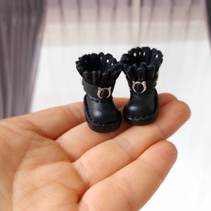 Schwarze Miniatur durchbrochene Stiefel für Blythe Doll, Lederschuhe für Xiaomi Monst, Blythe Cat Boots, Halloween Schuhe für Puppenkleidung