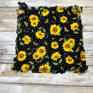 Shabby Rag Sonnenblume und Bienen auf schwarz gesteppten Topflappen Hot Pad Topfuntersetzer