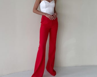 Pantalones acampanados rojos de talle alto para mujer