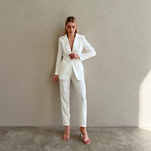 White 3-Piece Women’s Pantsuit Set – Fitted Blazer, Vest and Tailored Trousers for Office, Events, and Power Dressing