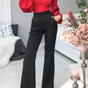 Pantalones negros de campana extra largos para mujeres altas