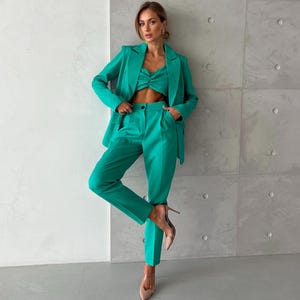 Office Core Bold Workwear Women’s Pantsuit, Chic Corporate Summer Office Suit, Green 3-Piece Set for Modern Powerful Style