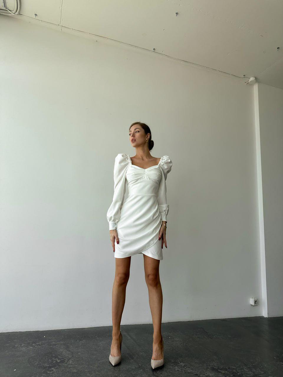 White Bodycon Mini Dress with Long Sleeves and Sweetheart Neckline