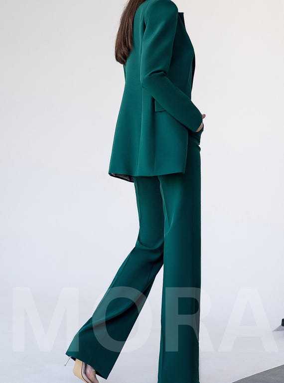 Tailleur femme vert emeraude sale