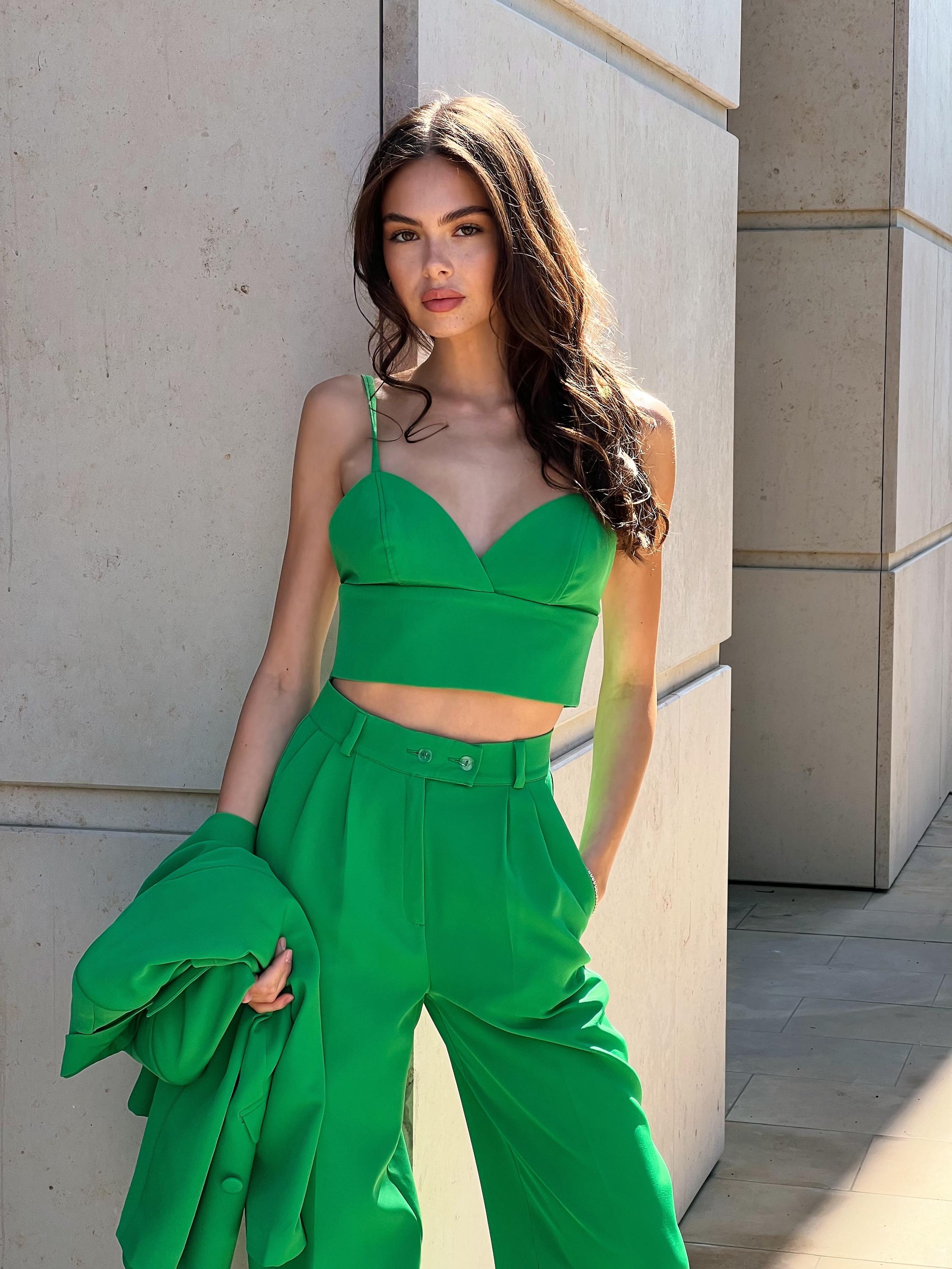 背の高い女性のためのグラスグリーンのフォーマルパンツスーツ：ダブル