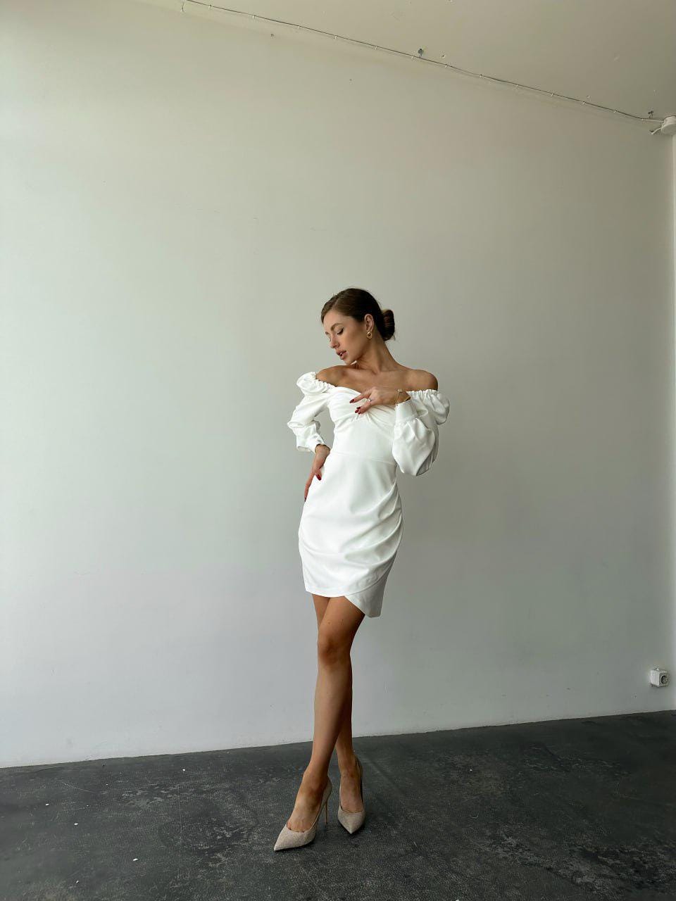 White Bodycon Mini Dress with Long Sleeves and Sweetheart Neckline