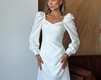 Mini abito bianco in cotone: maniche a sbuffo e scollo a cuore