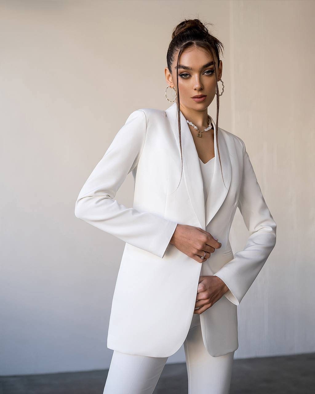 White Pants Suit for Women, White Formal Pantsuit for Women, Civil Wedding  Suit for Bride, Bridal Pantsuit Set With Trousers and Blazer -  Hong  Kong