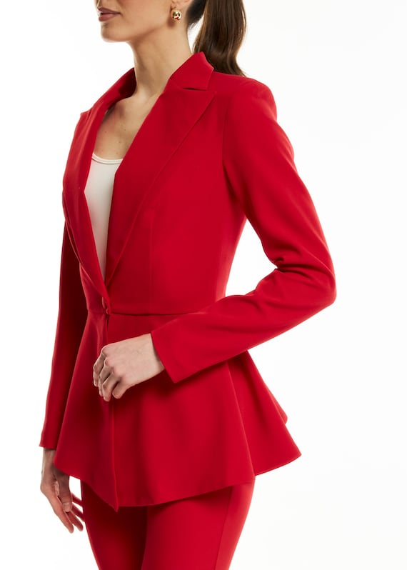 レッドペプラムパンツスーツ：背の高い女性のためのフレアパンツスーツ