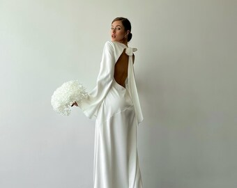 Witte maxi zijden satijnen jurk met open rug en lange uitlopende