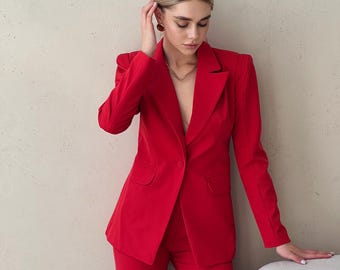 Red Two-Piece Pantsuit with Fitted Blazer and High-Rise Straight Pants