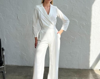 Mono formal blanco de pierna ancha para mujeres altas, ideal para el ensayo o la recepción de la novia.