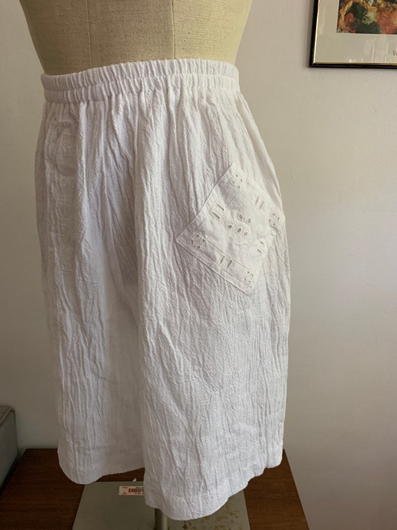 Vintage White Elastic Waist Shorts | Bermuda Styl… - image 3