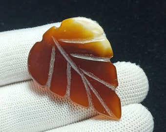 Agate Leaf Carving: Loose Onyx Gemstone Cabochon (42x32x6mm)