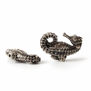Schrankknopf aus deutschem Silber mit Seepferdchenmotiv, Ozean-Schubladengriff, nautische Möbelbeschläge, handgefertigte Küstendekoration.