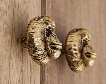 Tirador de latón "Orangután" de TUTURA. Tiradores exquisitos para cajones, armarios, cómodas y muebles.