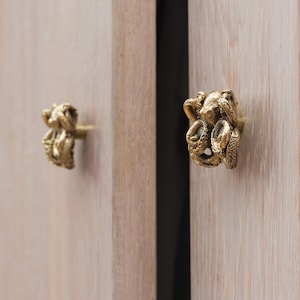 Brass Octopus Cabinet Knob – Solid Brass Furniture Handle – Marine Style Drawer Pull – Nautical Decor Hardware for Cabinets & Dressers