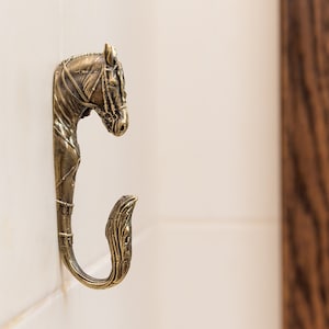 Gancho de pared de latón macizo con forma de caballo, decoración ecuestre