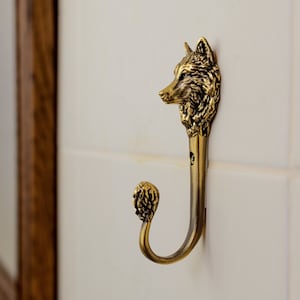Wolf Wall Hook Made of Solid Brass – Animal Hook for Coats, Towels, Keys – Stylish Wall Decor for Bathroom, Kitchen, Entryway