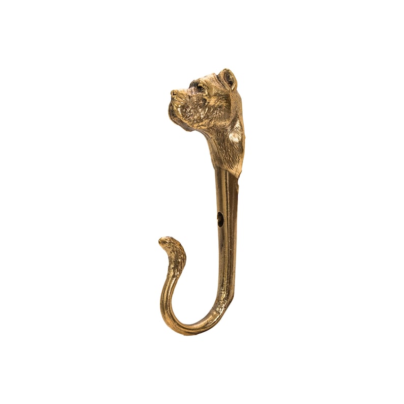 Op de afbeelding: Een gouden metalen haak met een hondenkopontwerp. De haak is J-vormig en heeft een klein gaatje aan de achterkant.