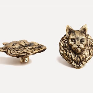 Brass handle in the shape of a Maine Coon cat from TUTURA. Exquisite handles, drawer handles, cabinet handles, chest of drawers handles.