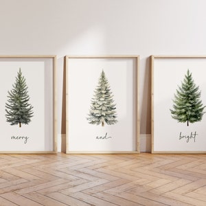 Pode incluir: Tr&ecirc;s aquarelas de pinheiros com as palavras "merry", "and" e "bright" escritas abaixo de cada &aacute;rvore.