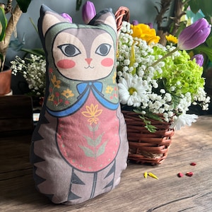 Catryoshka タビー キティ 猫 入れ子人形 ぬいぐるみ枕 ヴィンテージ 絶版生地の裏地付きオリジナルアートワーク