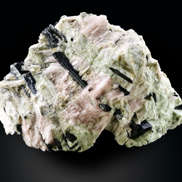 Schizolite - Mont Saint-Hilaire, La Vallée-du-Richelieu RCM, Montérégie, Québec, Canada