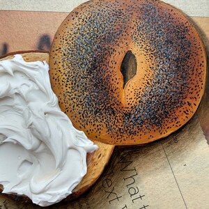 Bagel schilderij krantenkunst Impasto schilderij krant schilderij bagel kunst op krant muurkunst origineel eten schilderij brood schilderij afbeelding 8