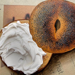 Bagel schilderij krantenkunst Impasto schilderij krant schilderij bagel kunst op krant muurkunst origineel eten schilderij brood schilderij afbeelding 11