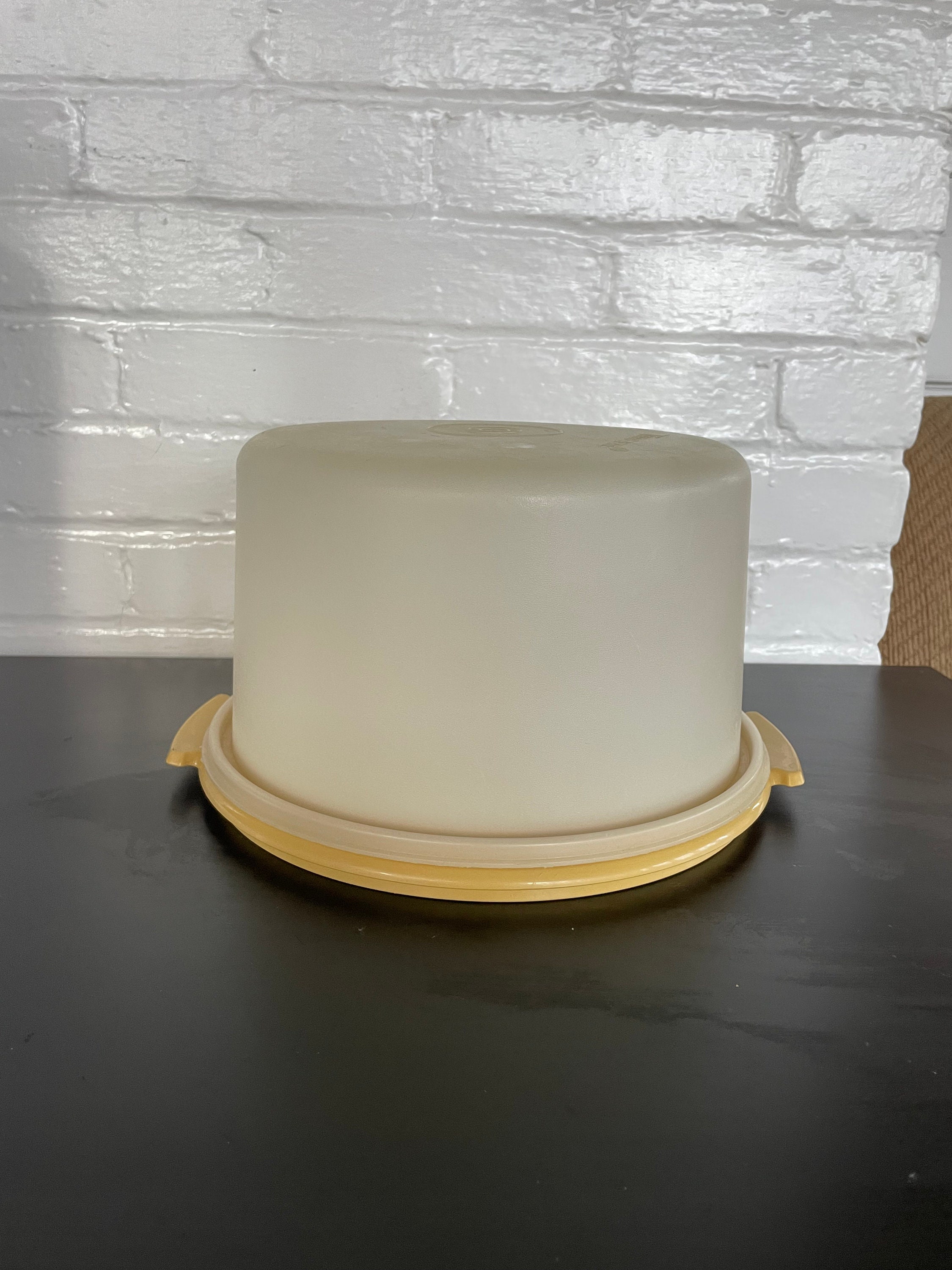 Retro gold Tupperware cake cupcake pie keeper carrier w/ cover