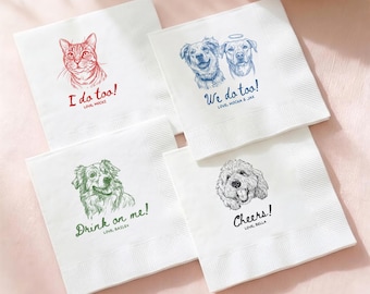 Puede incluir: Cuatro servilletas de papel cuadradas blancas con ilustraciones de mascotas y texto. Una muestra un gato rojo con "I do too! Love, Mochi". Otra tiene dos perros azules con "We do too! Love, Mocha & Jax". Un perro verde dice "Drink on me! Love, Bailey". Un perro negro dice "Cheers! Love, Bella".