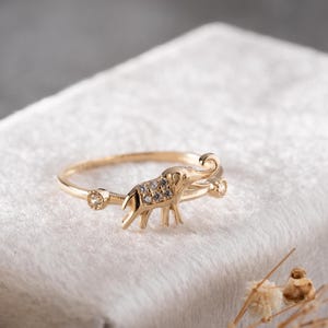 Pierścień Elephant 14K, Złoty Minimalistyczny Pierścień Elephant, Pierścień na Szczęście, Prezent Dla Mamy, Prezent Na Dzień Matki
