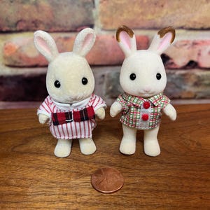 Sylvanian Families - Calico Critters chocolate bunny and tan bunny