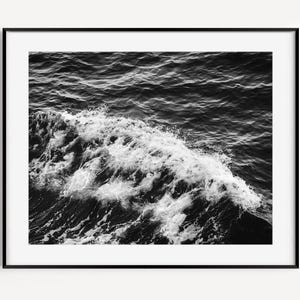 Impresión de olas del océano, decoración de pared costera, fotografía de playa en blanco y negro, arte mural náutico, paisaje marino minimalista para casa de playa.