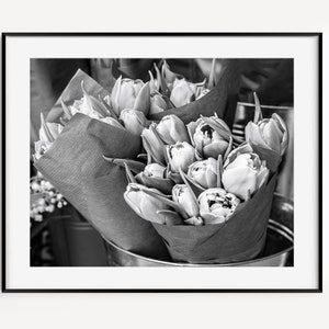 Stampa del mercato dei fiori in bianco e nero, tulipani, arte floreale da parete, arte botanica, fotografia floreale, decorazione floreale da parete per cameretta, arte floreale da parete per ragazze