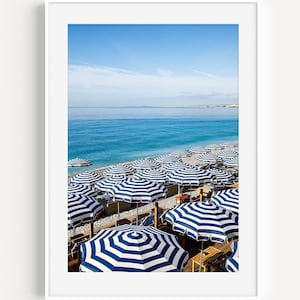 Impresión de sombrilla de playa, fotografía de Niza, Francia, decoración de pared costera del sur de Francia, póster de la Costa Azul, arte de pared de la Riviera francesa para Airbnb