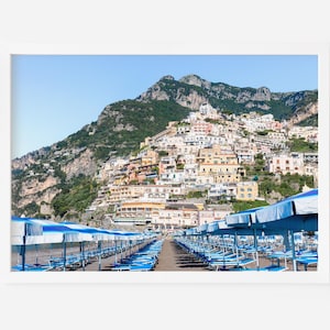 Positano Italien Druck, Amalfiküste Fotografie, Strandschirme Küstenwanddekor, große Wandkunst für Strandhaus, Wohnzimmer, Airbnb