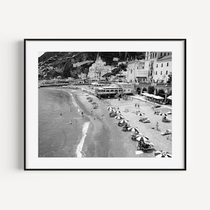 Amalfi Coast Beach Umbrella Print, Black and White Beach Poster, Italy Travel Photography, Minimal Coastal Wall Art for Beach House