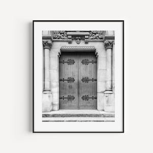 Schwarzweiße Pariser Türdruck, Pariser Türen, Reisefotografie, Französische Wanddekoration, minimalistische Wandkunst, Türdruck für die Galeriewand