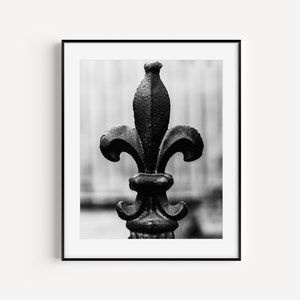 Fleur de lis French Quarter Druck, Schwarzweiße New Orleans Wandkunst, NOLA Reisefotografie, Big Easy, Minimale Wandkunst für die Galeriewand