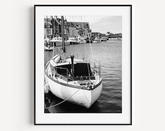 Stampa di barche, fotografia nautica in bianco e nero, arredamento moderno per la casa in stile costiero, decorazioni murali preppy, arte murale minimalista per ufficio o casa sul lago