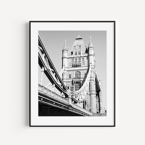 Impressão em preto e branco da Tower Bridge, decoração de parede de Londres, fotografia de viagem, paisagem urbana, arte de parede minimalista, impressão de arquitetura para escritório.