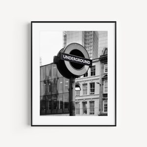 Placa da estação de metrô de Londres, fotografia de viagem em preto e branco em Londres, pôster de transporte de Londres, arte de parede para escritório ou sala de estar