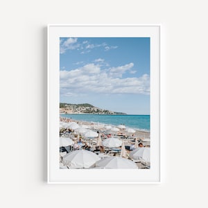 Impresión de sombrilla de playa blanca, póster de la Costa Azul, fotografía aérea de playa, regalo de Niza, Francia, decoración de pared costera para sala de estar, casa de playa