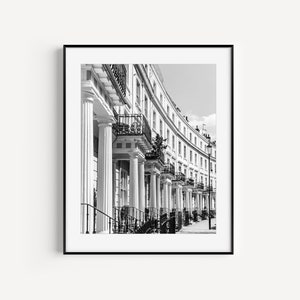 London Royal Crescent Architecture Print, Black and White London Photography, Large Wall Decor, London Gift, Minimalist Wall Art for Office