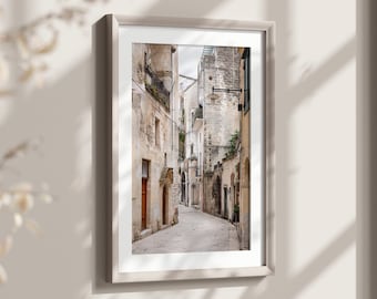 Europäischer Gassendruck, Matera Italien Europa Reisefotografie, Neutrale Galeriewandkunst, minimalistische Wandkunst für Wohnzimmer oder Büro