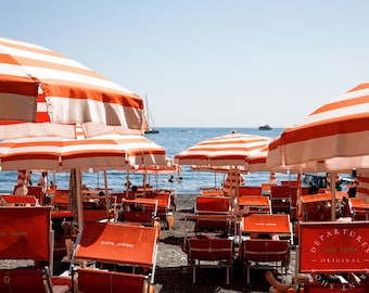 Amalfiküste Kunst, Arienzo Beach Club Umbrella Druck, Positano Italien Wanddekor, Reisefotografie, Große Strand Wandkunst für Wohnzimmer