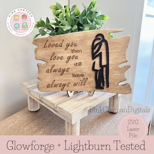Paarsilhouet met gedicht op faux live houten bord met standaard | SVG Laser Glowforge & Lightroom getest